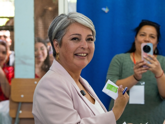 Cile: ballottaggio tra la comunista Jeannette Jara e l'ultraconservatore José Kast