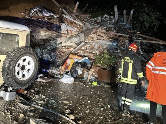 Frana a Brazzano, Gorizia: casa travolta, una persona salvata, due scomparse