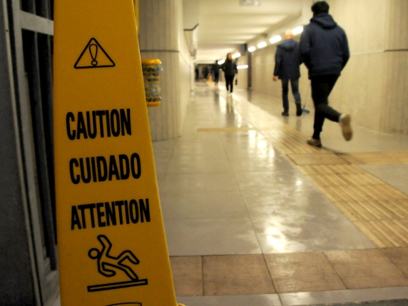 Ragazza palpeggiata nel sottopasso della stazione Tuscolana: arrestato un 23enne