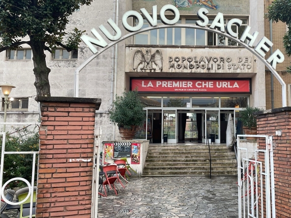 Moretti al cinema Sacher: banner per un film non ancora prodotto, La premier che urla