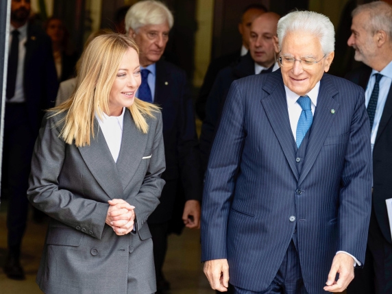 Piano del Quirinale contro Meloni: analisi dei due articoli e delle risposte ufficiali