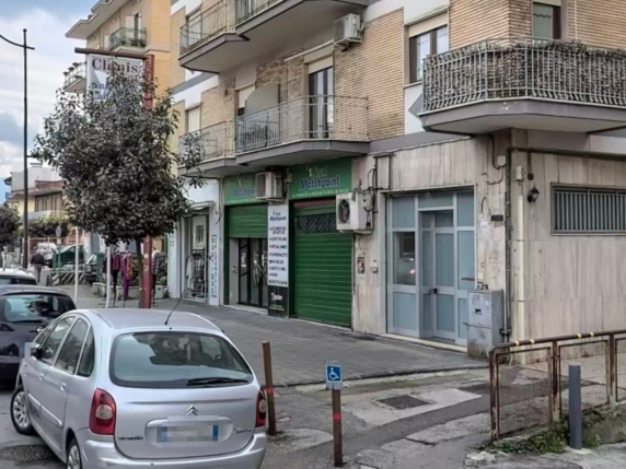 San Paolo Bel Sito (Napoli), uomo accoltella la sorella e poi chiama i carabinieri: «Venite, l'ho uccisa»