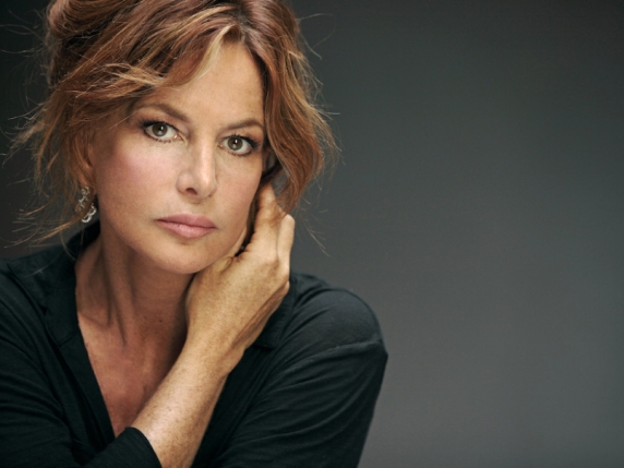 Giuliana De Sio: 40 anni di psicoanalisi senza risposte, ansia costante e richiesta di silenzio su “circoletto”