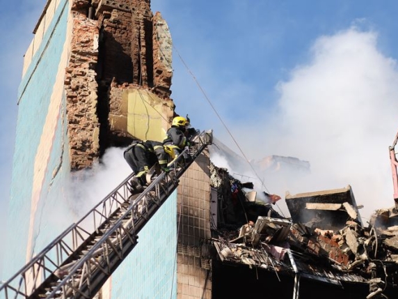 Esercito dimezzato e rinuncia al Donbass: il piano di pace Usa-Russia. Rubio: Kiev accetti|​Trump, Putin e l'Ucraina "svenduta" per soldi