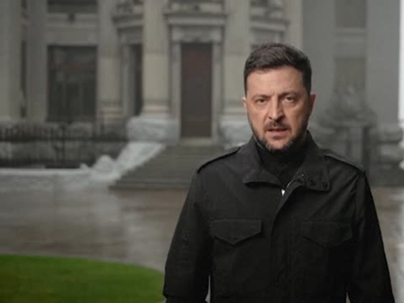 Zelensky: il piano degli USA obbliga la Russia a scegliere tra dignità e partner strategico