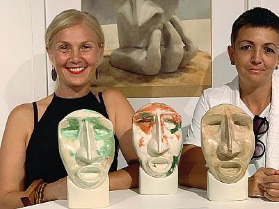 Ossi: artigiane Marisa e Francesca trasformano maschere e sculture nuragiche con tecnologie moderne