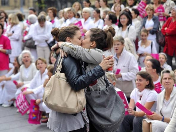 Corte UE: i matrimoni gay celebrati in un paese membro devono essere riconosciuti in tutti gli altri Stati