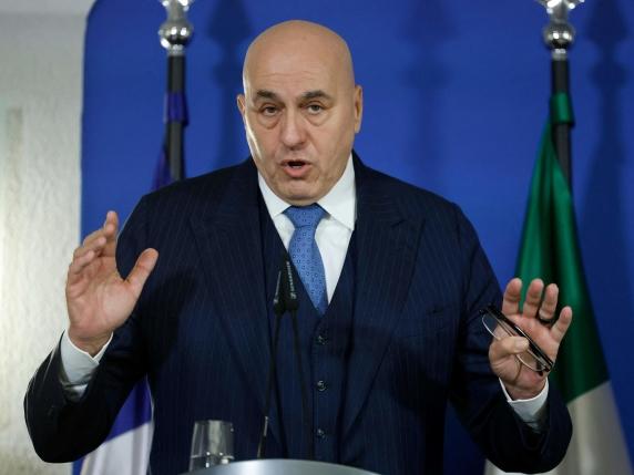 Guido Crosetto prepara una legge per la «leva militare volontaria»: «Serve una riserva di 10 mila uomini per le crisi»