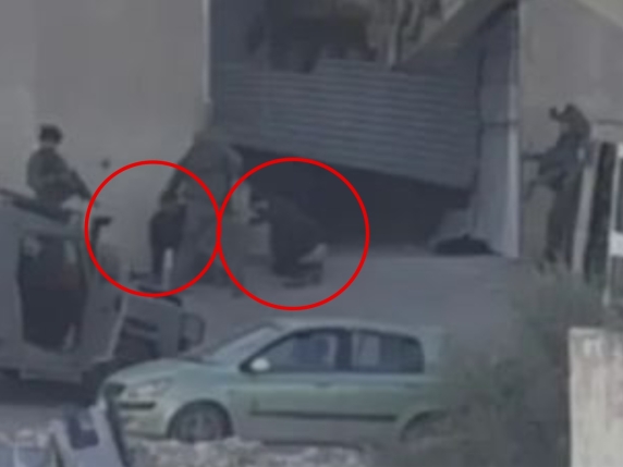 Jenin, il video-choc: soldati israeliani sparano contro due palestinesi a terra dopo che si erano arresi. L'Anp:  «Un'esecuzione»