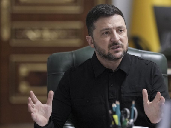 Negoziazioni USA-Ucraina in Florida e attacco aereo russo a Kiev: una morte e undici feriti