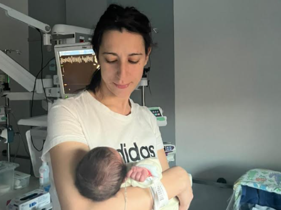 Intervento di rimozione tumore cerebrale in gravidanza salva la vita di Chiara e del suo bambino