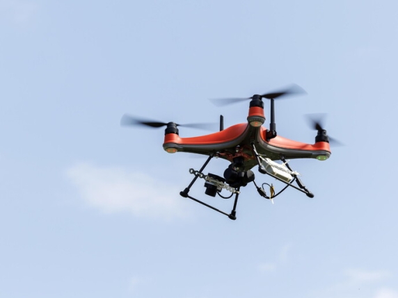 Drone intercettato mentre trasportava telefoni nel carcere di Saluzzo, si è schiantato su un deposito