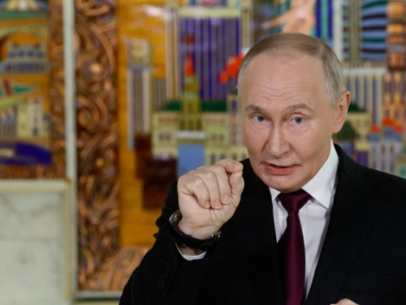 Putin: «L'Europa cerca di ostacolare gli sforzi di pace Usa. Vogliono la guerra? Pronti» |La Bce e il prestito per Kiev: cosa è successo