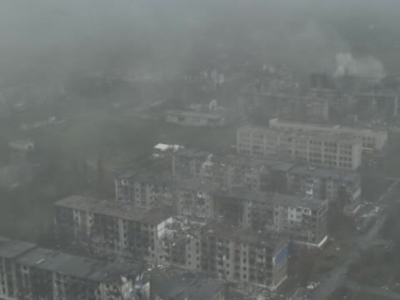 Drone mostra la distruzione di Myrnohrad in Ucraina