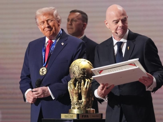 Mondiali 2026, i sorteggi. Italia con Canada, Qatar e Svizzera se vince i playoff | Lo show di Infantino e il premio per la pace a Trump Mondiali 2026, i sorteggi. Italia con Canada, Qatar e Svizzera se vince i playoff | Lo show di Infantino e il premio per la pace a Trump