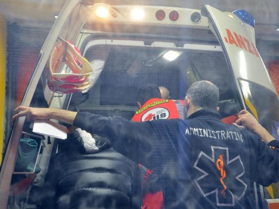 Incidente sulla Torino-Aosta, muore bambina di 2 mesi: sbalzata fuori dall'auto e investita