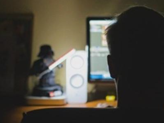 «Non capivo mio figlio Marco, ho scambiato il suo disagio profondo per l'adolescenza. In quarta liceo è diventato un hikikomori» «Non capivo mio figlio Marco, ho scambiato il suo disagio profondo per l'adolescenza. In quarta liceo è diventato un hikikomori»