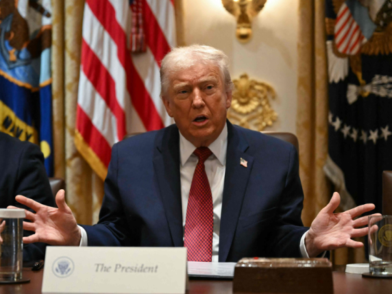 L'attacco di Trump alla Ue: «Nazioni decadenti guidate da leader deboli». E su Zelensky: «È come il Barnum del circo, un piazzista»