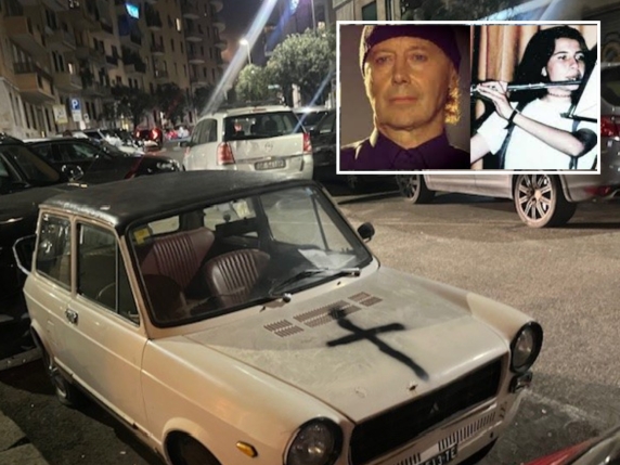 Caso Orlandi, la A112 sotto casa di Accetti vandalizzata con una croce nera sul cofano. La proprietaria: «Non c'entra nulla, era di mio nonno» Caso Orlandi, la A112 sotto casa di Accetti vandalizzata con una croce nera sul cofano. La proprietaria: «Non c'entra nulla, era di mio nonno»