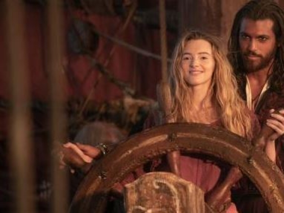 Alanah Bloor, la nuova Perla di Labuan: «Non sapevo nulla di Sandokan e sul set sono un'eroina, non una damigella» Alanah Bloor, la nuova Perla di Labuan: «Non sapevo nulla di Sandokan e sul set sono un'eroina, non una damigella»