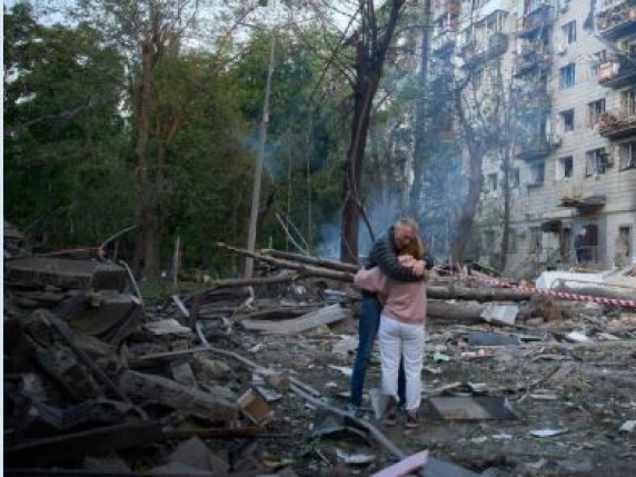 Trump chiede realismo a Zelensky: Kiev risponde al piano di pace e droni ucraini colpiscono petroliera russa