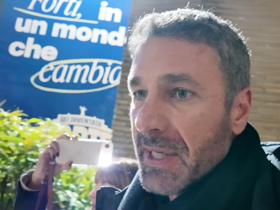 Bova: si sente isolato a causa di commenti sugli occhi