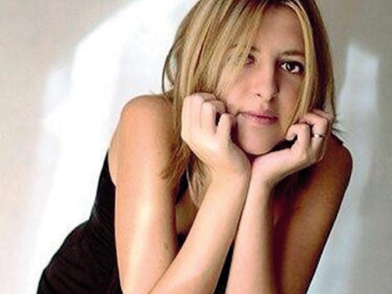 Grafologa Sara Cordella: leggere l’anima dalla firma, dal serial killer a Madre Teresa