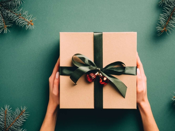 Regifting, rivendere i regali non graditi, chi lo fa (e come farlo con classe)
