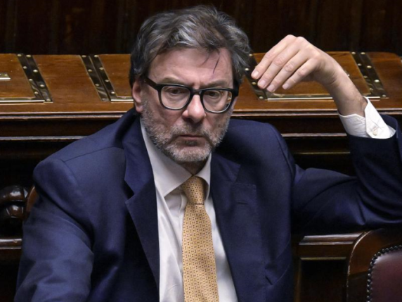 Giorgetti: non lascio e si stupisce per i voti negativi del suo partito