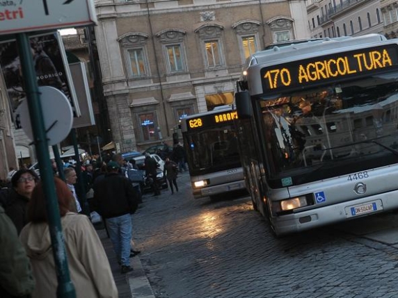 Trasporti pubblici da Natale al 6 gennaio, come muoversi: tre linee Free, 27 linee potenziate e abbonamento a 10 euro