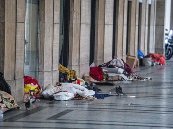 Emergenza senzatetto al freddo, chi sono i duemila che vivono per strada. Il piano per aiutarli e i volontari
