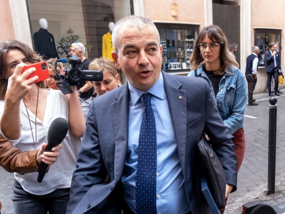 Fazzolari: «Nessun disaccordo sul sostegno a Kiev. Mosca ha vinto solo nella disinformazione»