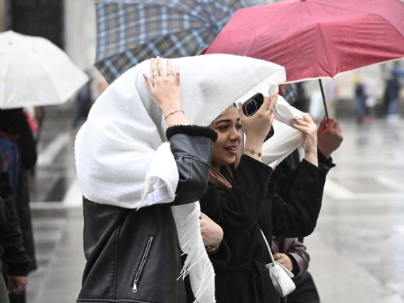 Italia spaccata in due dal «ciclone di Natale»: vento, piogge e neve a Nord, clima mite al Sud. «E domani torna il bel tempo» | Meteo