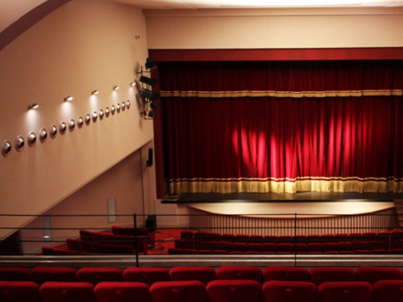 Carnet  a 40 euro in vendita dal 29 dicembre: 3 ingressi al cinema e 3 a teatro. Smeriglio: «D'aiuto a romani  e esercenti»