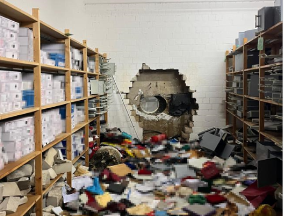 Maxi furto da 30 milioni in Germania, spariti gioielli e denaro dalla banca. «I ladri entrati dal parcheggio sotterraneo»