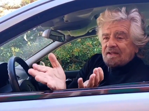 Grillo critica l'uso aggressivo della giustizia e paragona i politici a zombi