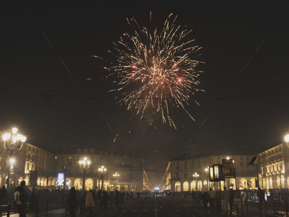 Tre feriti a Torino per l'esplosione di petardi