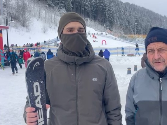 Soldati ucraini feriti cercano normalità sulle piste da sci