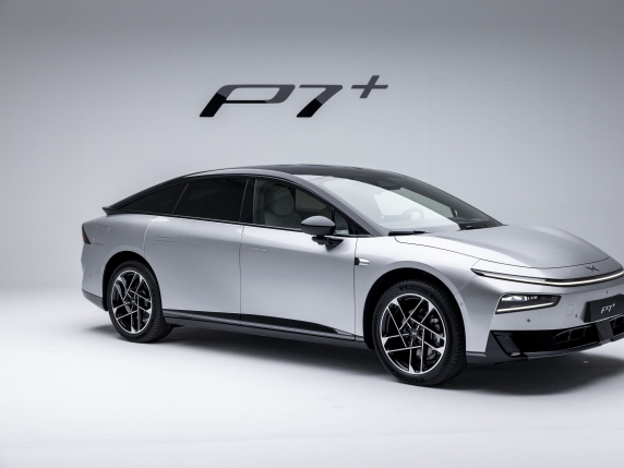 Xpeng P7+: nuova berlina cinese con 500 cavalli, guida autonoma e ricarica in 12 minuti al Salone di Bruxelles