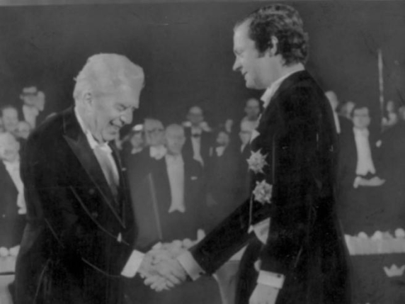 Montale vince il Nobel 1975 dopo un blocco e un accordo tra i giurati