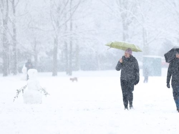 Meteo, gelo sull'Italia: attesa neve, allerta in 5 regioni. "Pochi precedenti in questo secolo" | E a Milano arriva il fohn, poi sarà pioggia