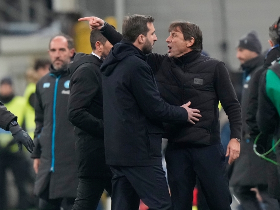 Conte espulso: urla e scontro con un altro uomo