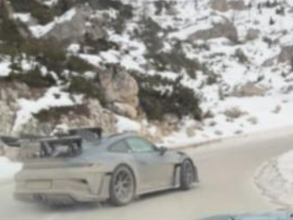 Auto di lusso sulle Dolomiti: CAI chiama a controlli per la sicurezza