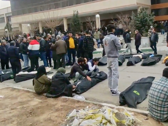 Zelensky: «Sulla difesa l'Ue sia più chiara». Ruolo Usa ora «sfumato» nel documento finale di Parigi