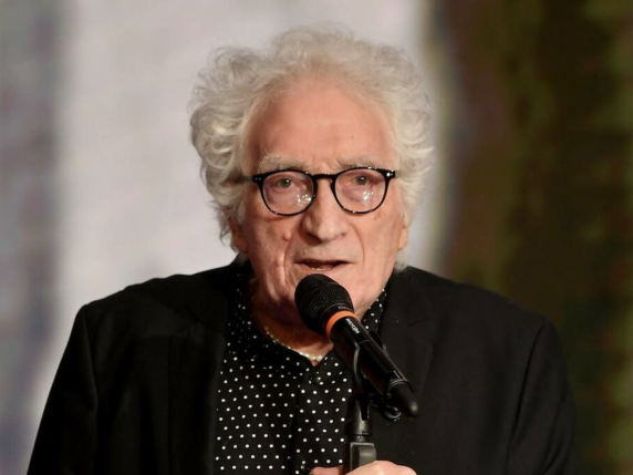 Tony Dallara, la denuncia della figlia Lisa: «La morte di papà è stata inaspettata, ha preso un virus in ospedale e la situazione è precipitata. Ci dicevano "ha 89 anni, lasciatelo in pace"»