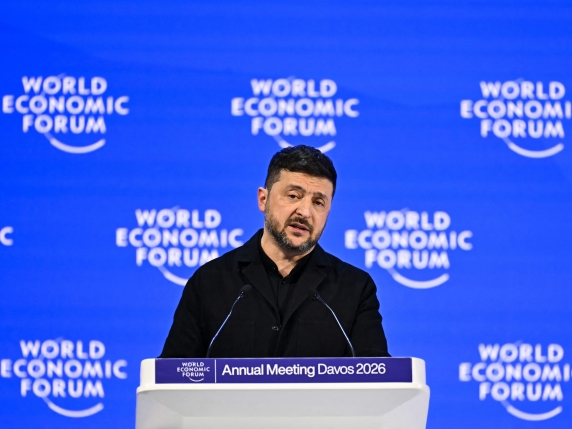 L'annuncio del leader ucraino a Davos: «Domani trilaterali con Russia e Usa ad Abu Dhabi»