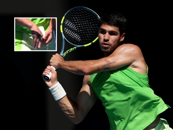 Alcaraz costretto dalla giudice di sedia a togliersi il braccialetto smart. In cosa consiste