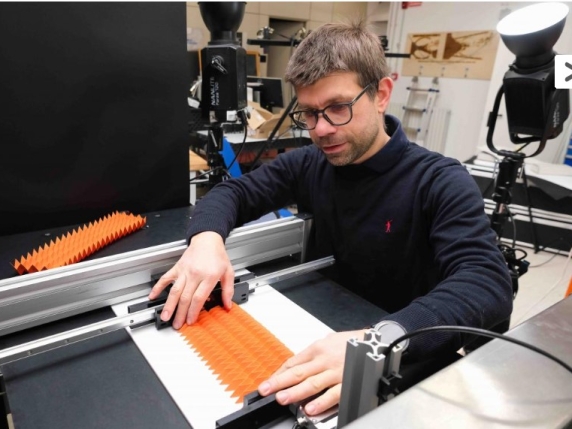 Le pinze «spaziali» che si muovono seguendo le regole degli origami: «Fondamentali per automotive e logistica»