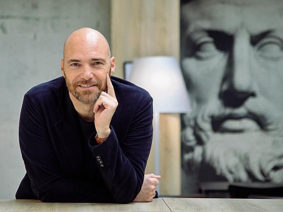 Andrea Pezzi: «Io, moderno Ulisse. Mi sono laureato in Russia e ho vissuto nella giungla. Dietro il successo? Falsità e corruzione»