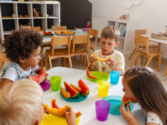 Obesità infantile: statistiche globali e l'importanza dell'alimentazione scolastica